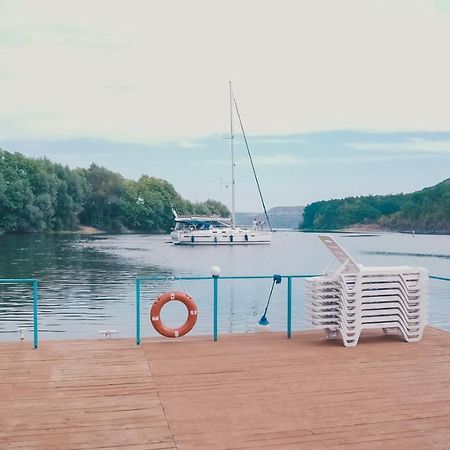 Hotel Yacht Club Mayak Dnistrivka Bagian luar foto