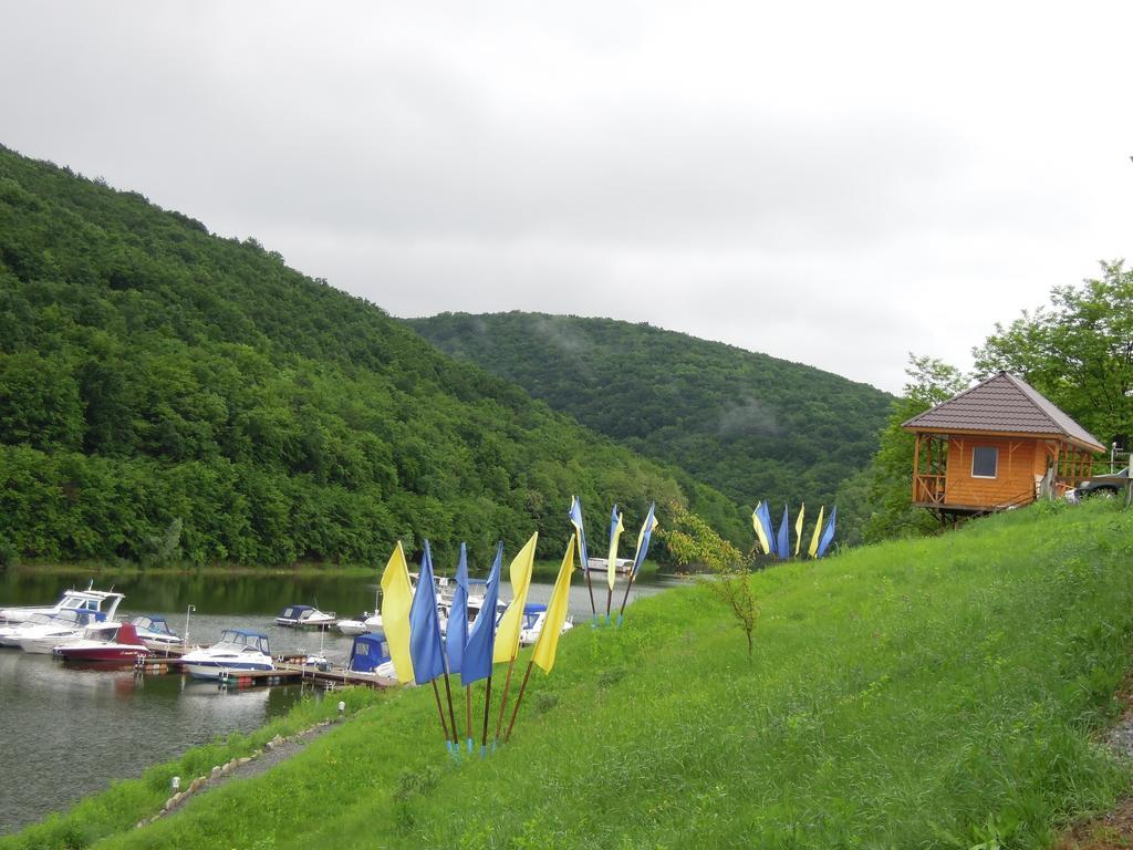Hotel Yacht Club Mayak Dnistrivka Ruang foto