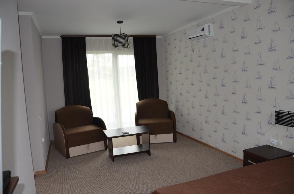 Hotel Yacht Club Mayak Dnistrivka Ruang foto