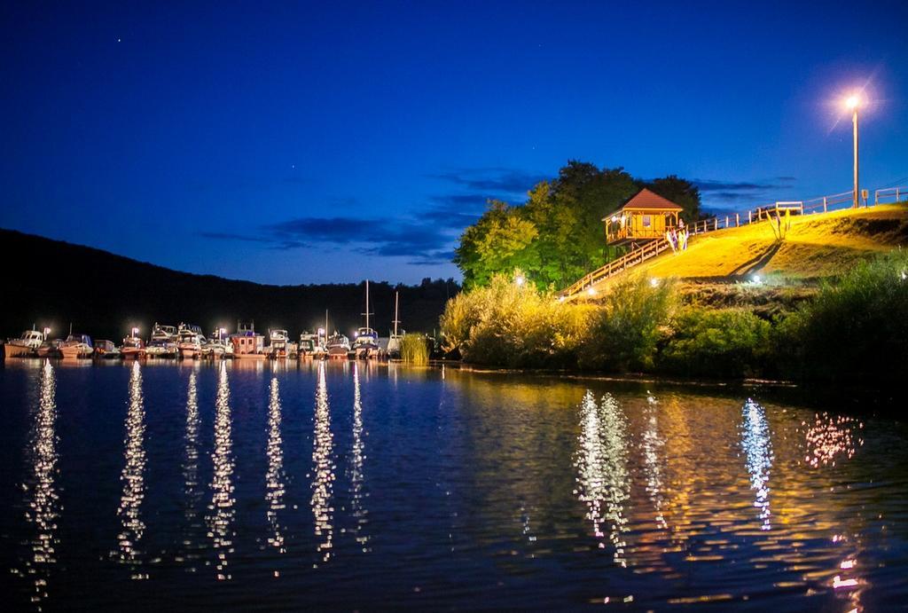 Hotel Yacht Club Mayak Dnistrivka Ruang foto