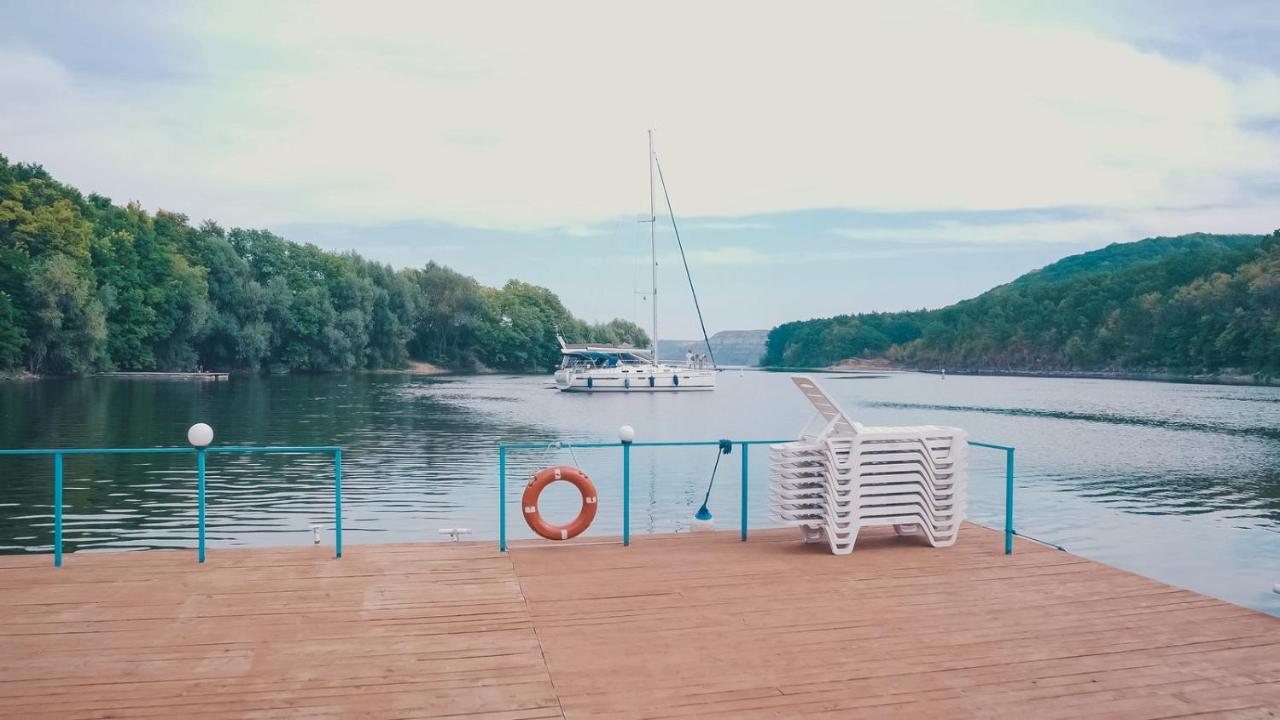 Hotel Yacht Club Mayak Dnistrivka Bagian luar foto